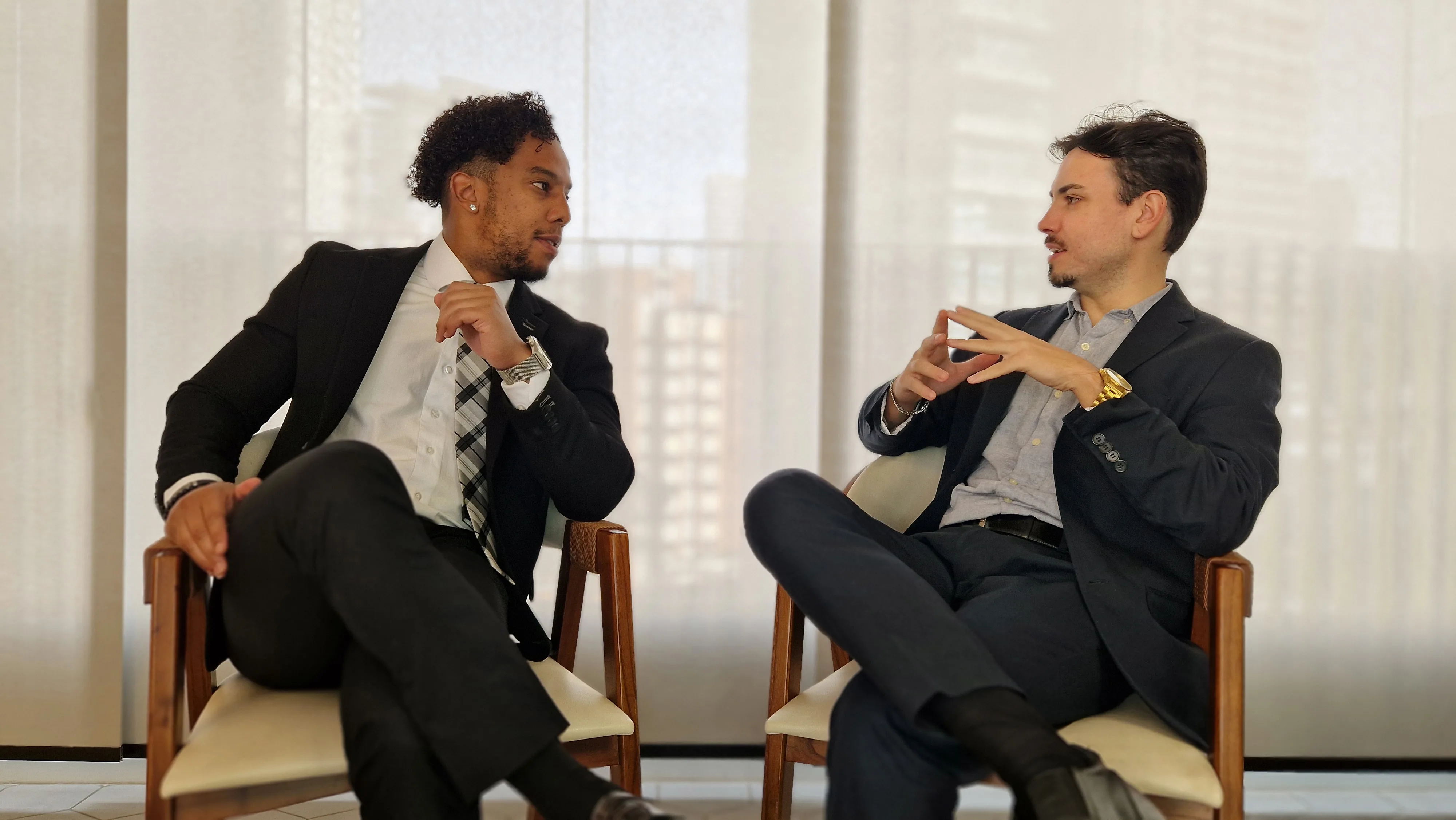 Dr. Victor Lion e Dr. Lucas Mauro em reunião estratégica
